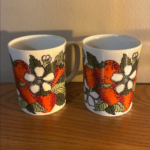Fitz and Floyd Strawberry Mugs , Japan - Picture 5 of 8
